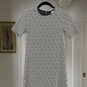 Divided H&M brand geometric shift dress